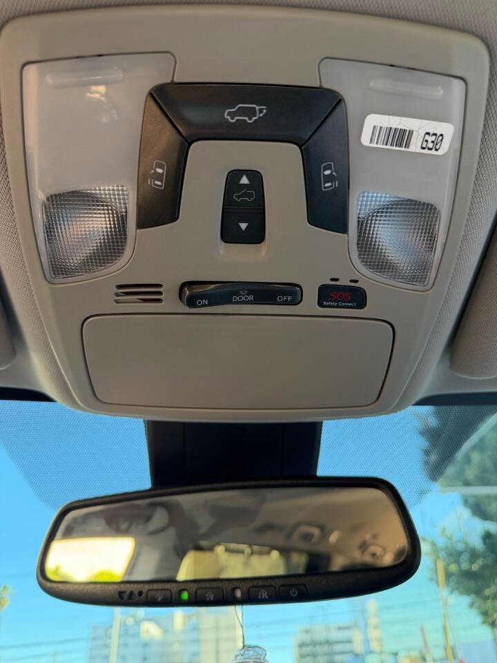 Used 2020 Toyota Sienna XLE w/ XLE Navigation Package image 24