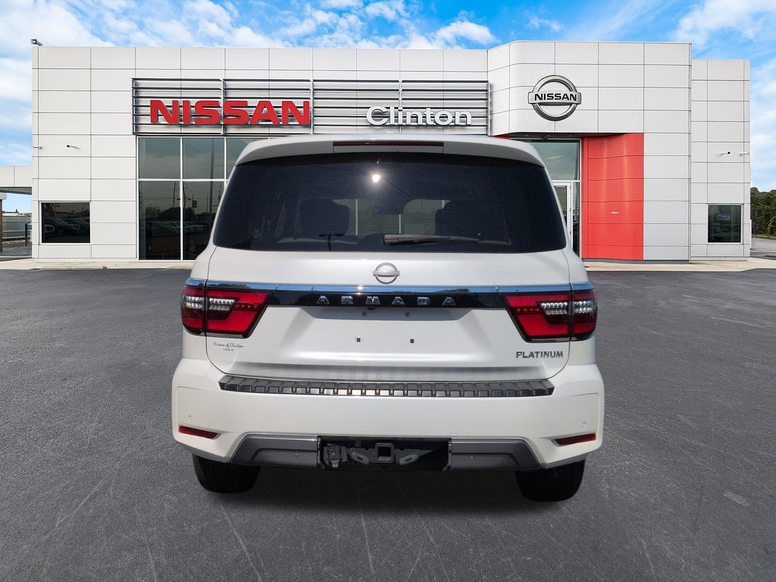 Used 2022 Nissan Armada Platinum w/ Captain's Chairs Package RWD image 4