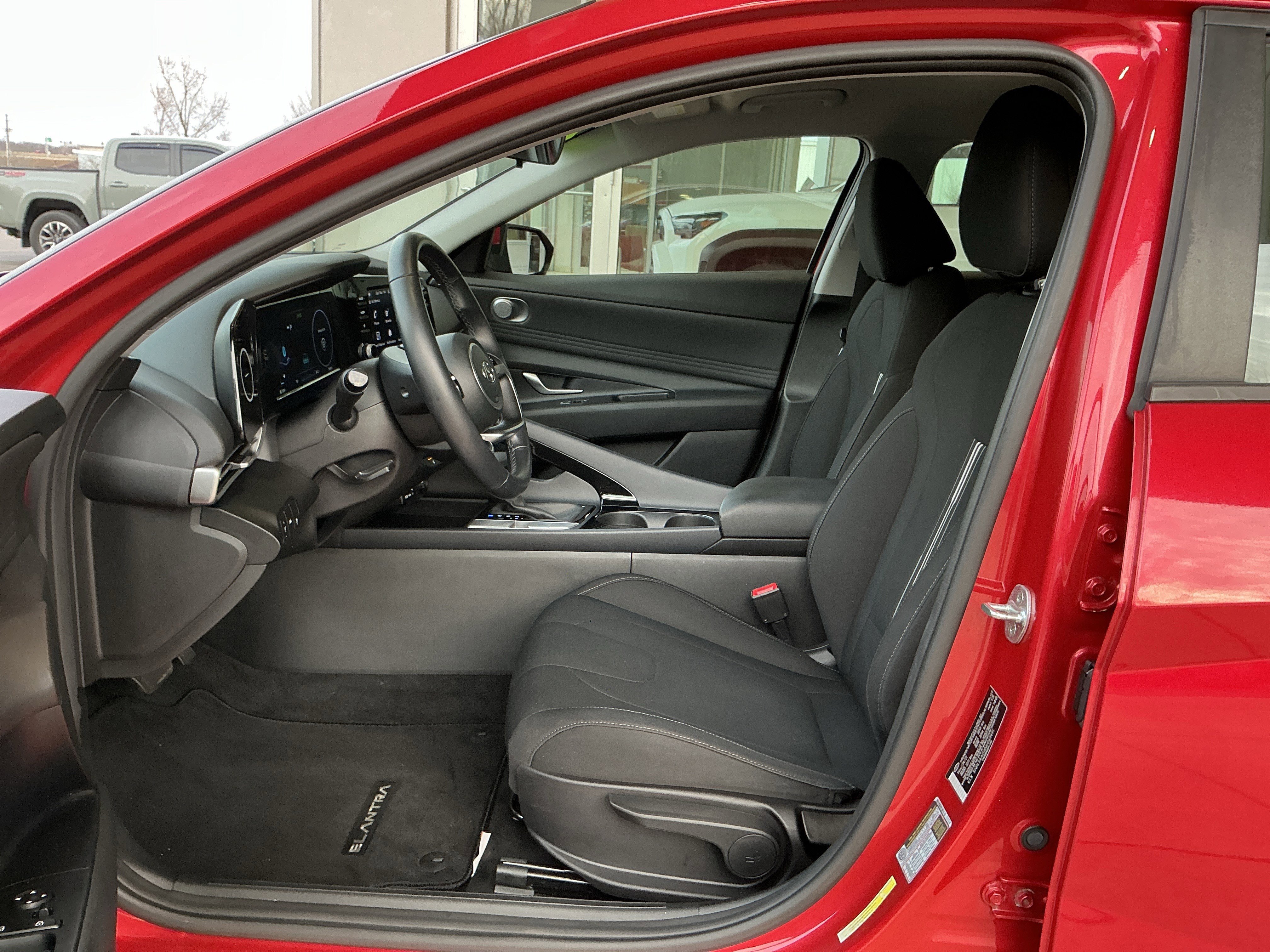 Used 2022 Hyundai Elantra SEL w/ Convenience Package image 7