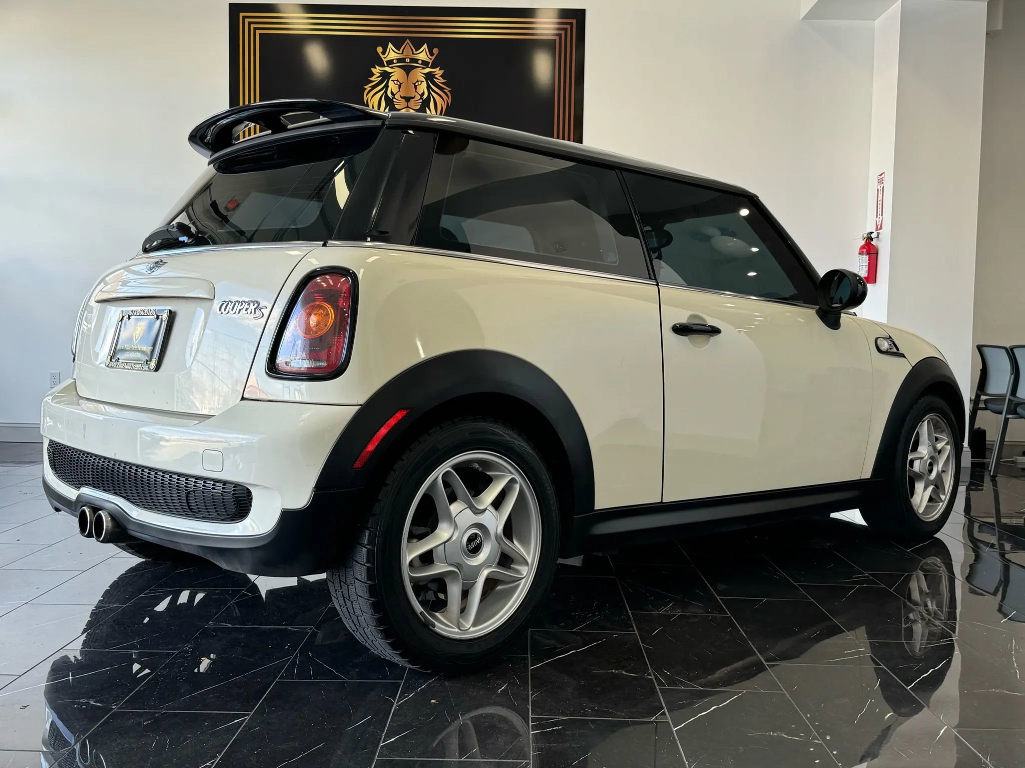Used 2010 MINI Cooper S image 6