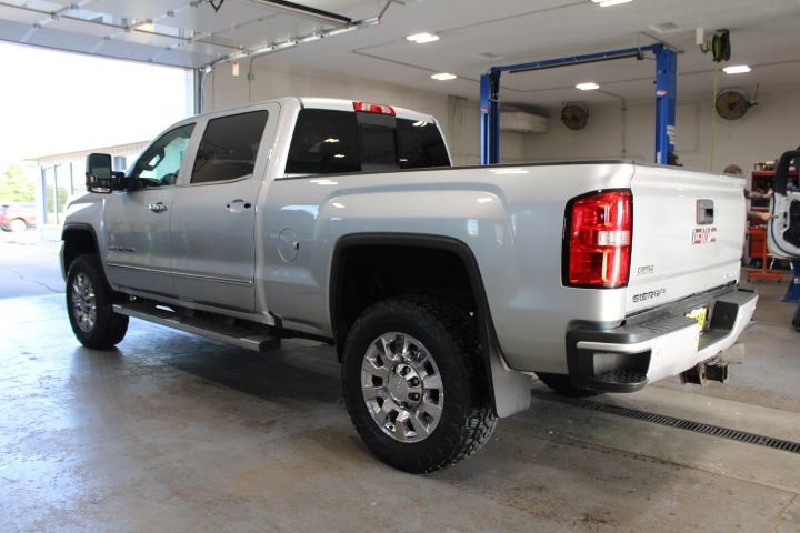 Used 2018 GMC Sierra 2500 Denali w/ Duramax Plus Package AWD/4WD image 7