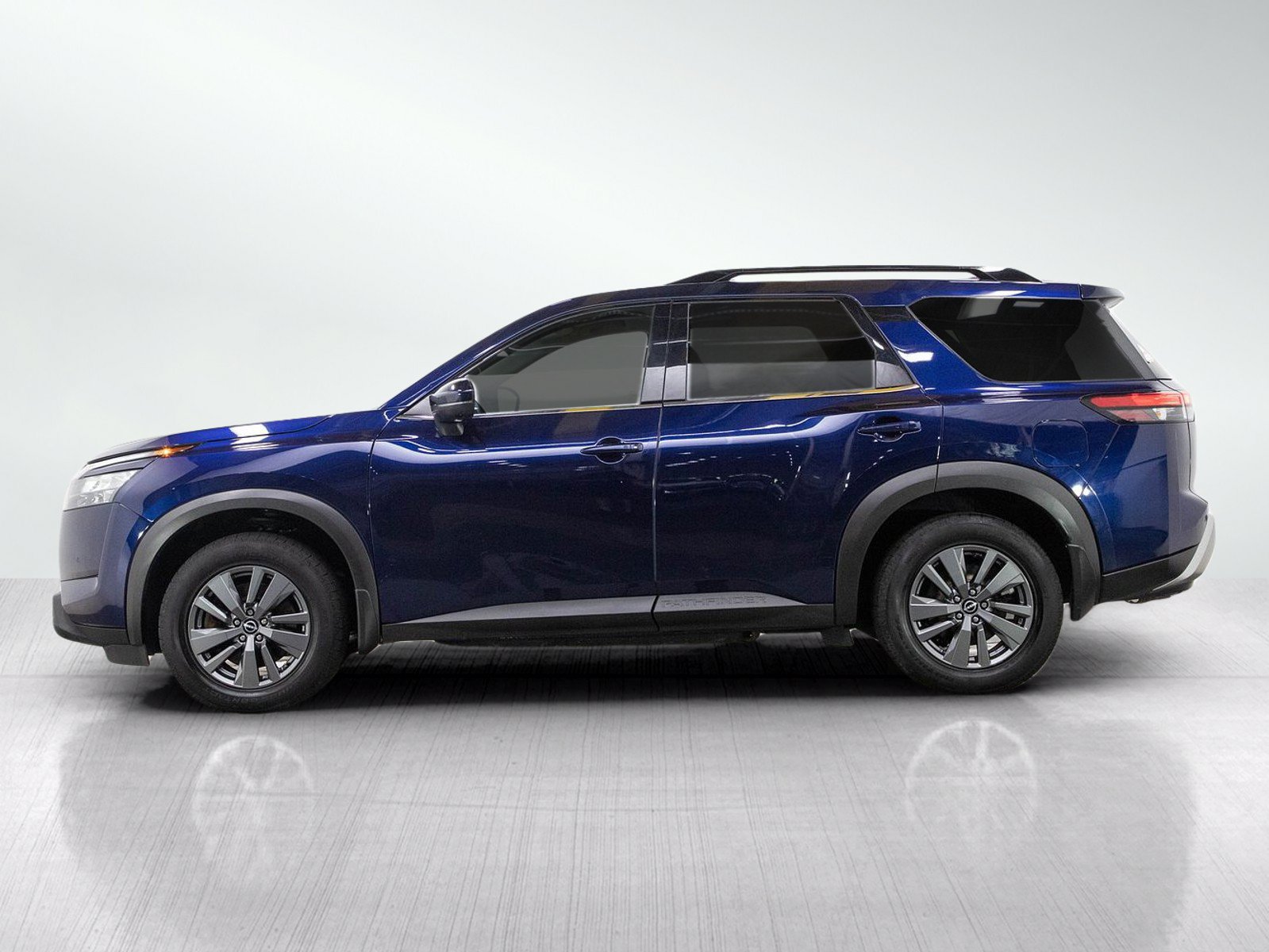 Used 2024 Nissan Pathfinder SV AWD/4WD image 3