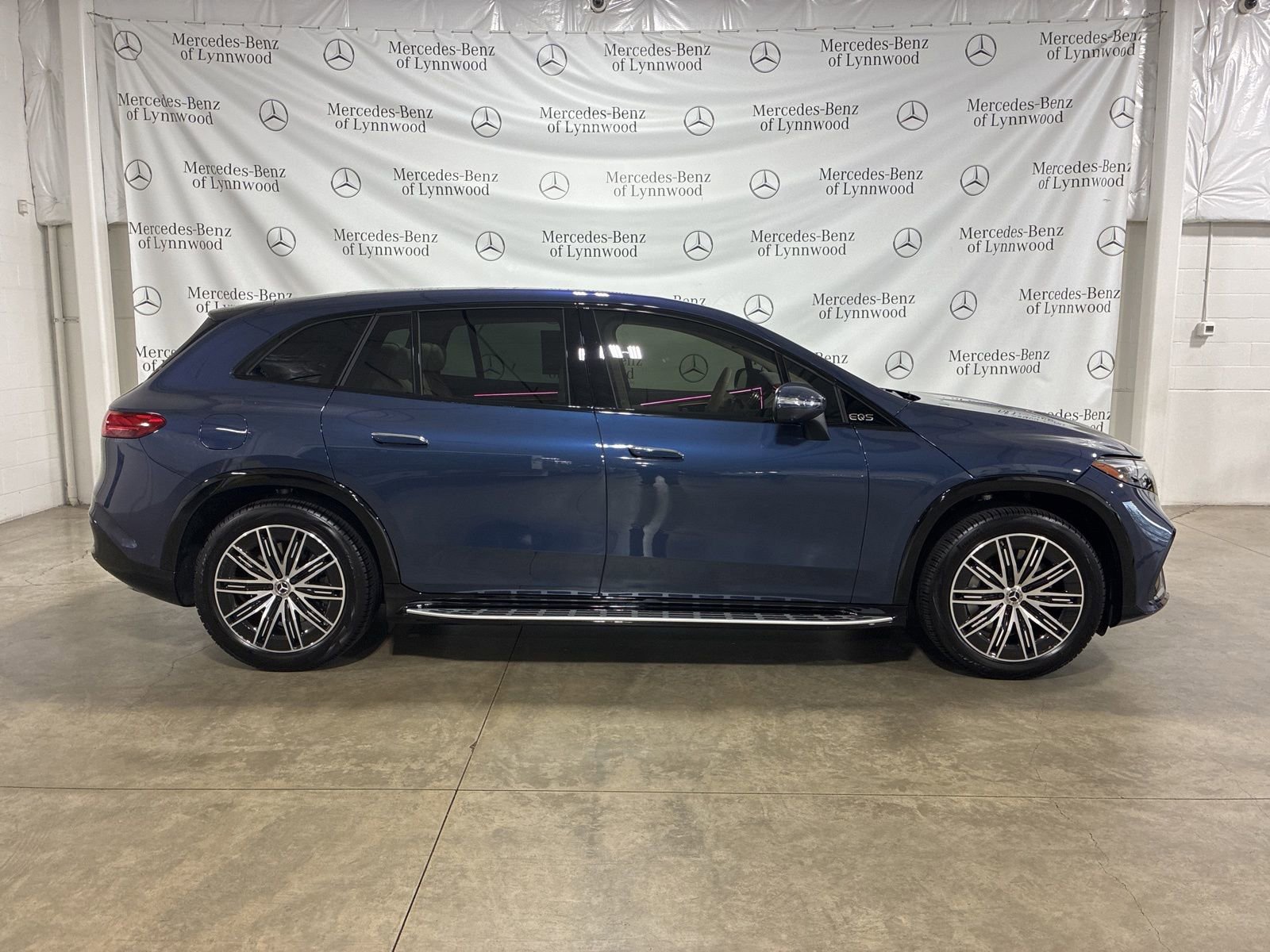 Used 2025 Mercedes-Benz EQS 450+ 4MATIC SUV image 3