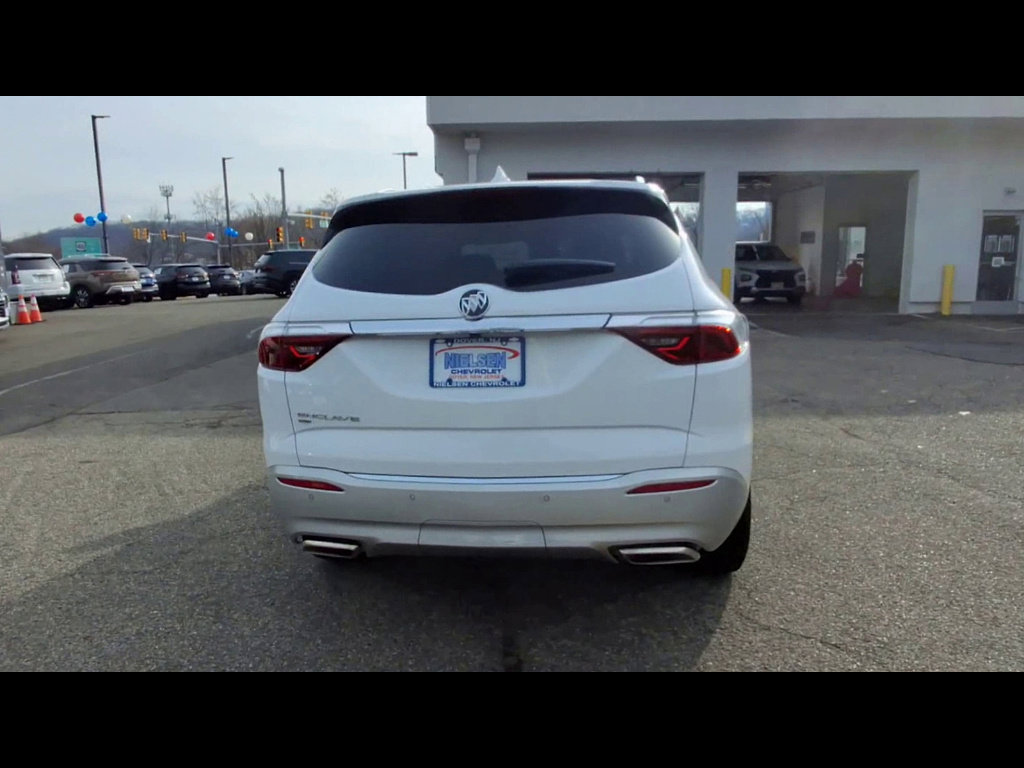 Certified 2024 Buick Enclave Essence image 7