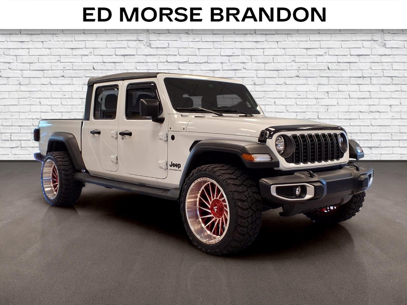 Used 2025 Jeep Gladiator Sport AWD/4WD image 6