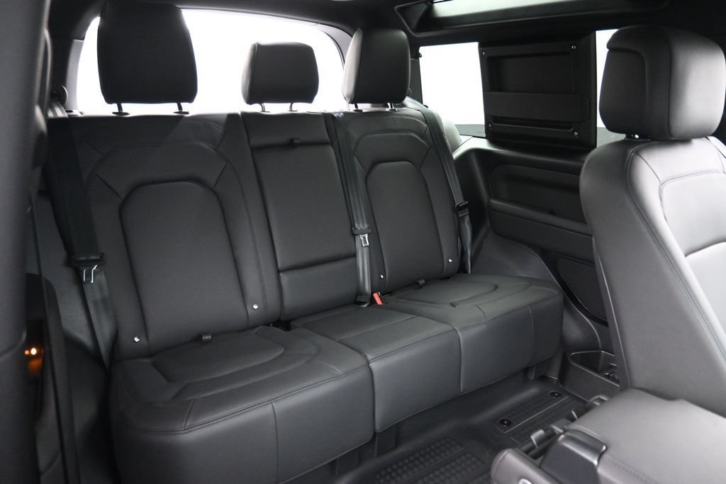 New 2026 Land Rover Defender 90 X-Dynamic SE AWD/4WD image 12