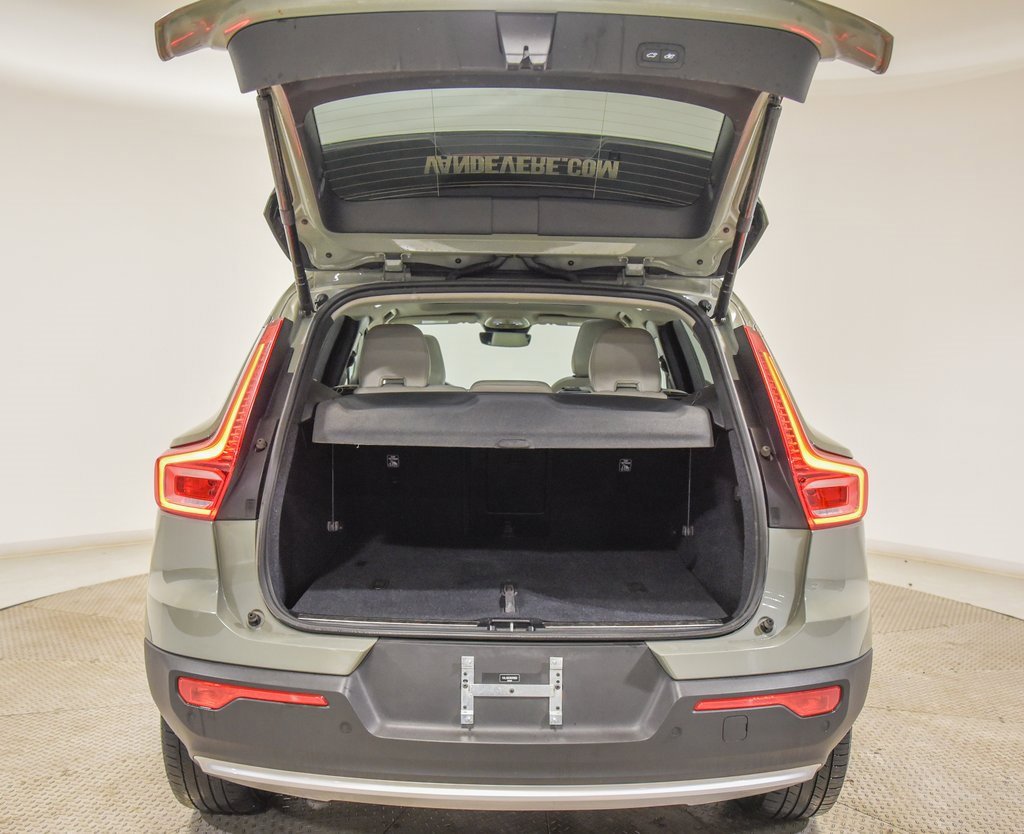 Used 2024 Volvo XC40 B5 Plus image 15