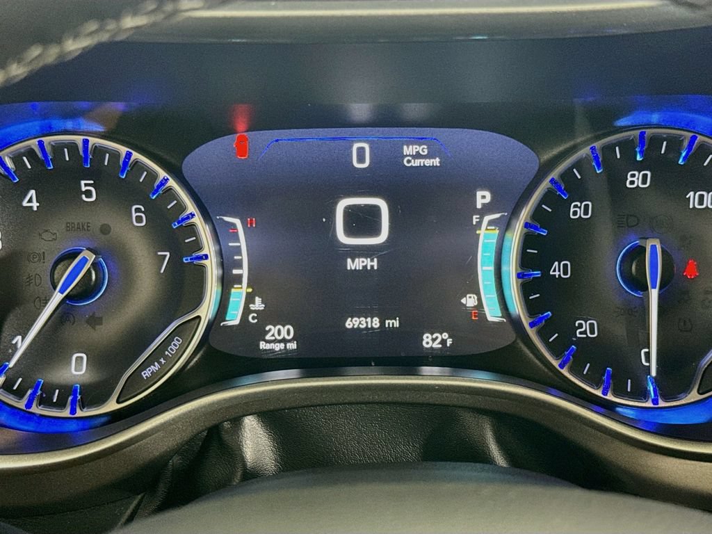 Used 2024 Chrysler Pacifica Touring-L FWD image 12