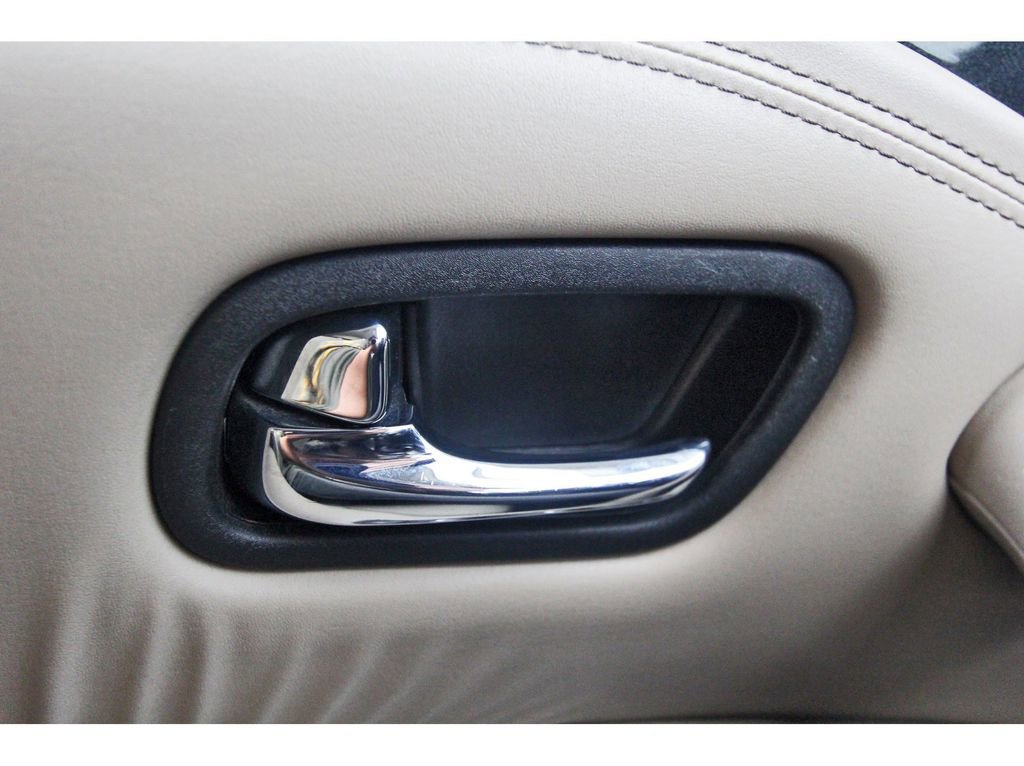 Used 2024 Nissan Armada SV image 16