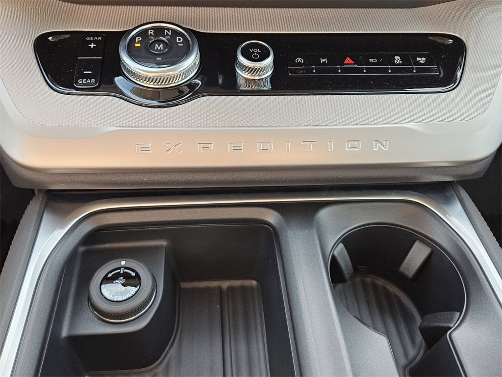 New 2025 Ford Expedition Active image 20