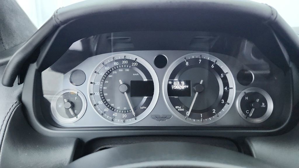 Used 2015 Aston Martin V8 Vantage Coupe image 17