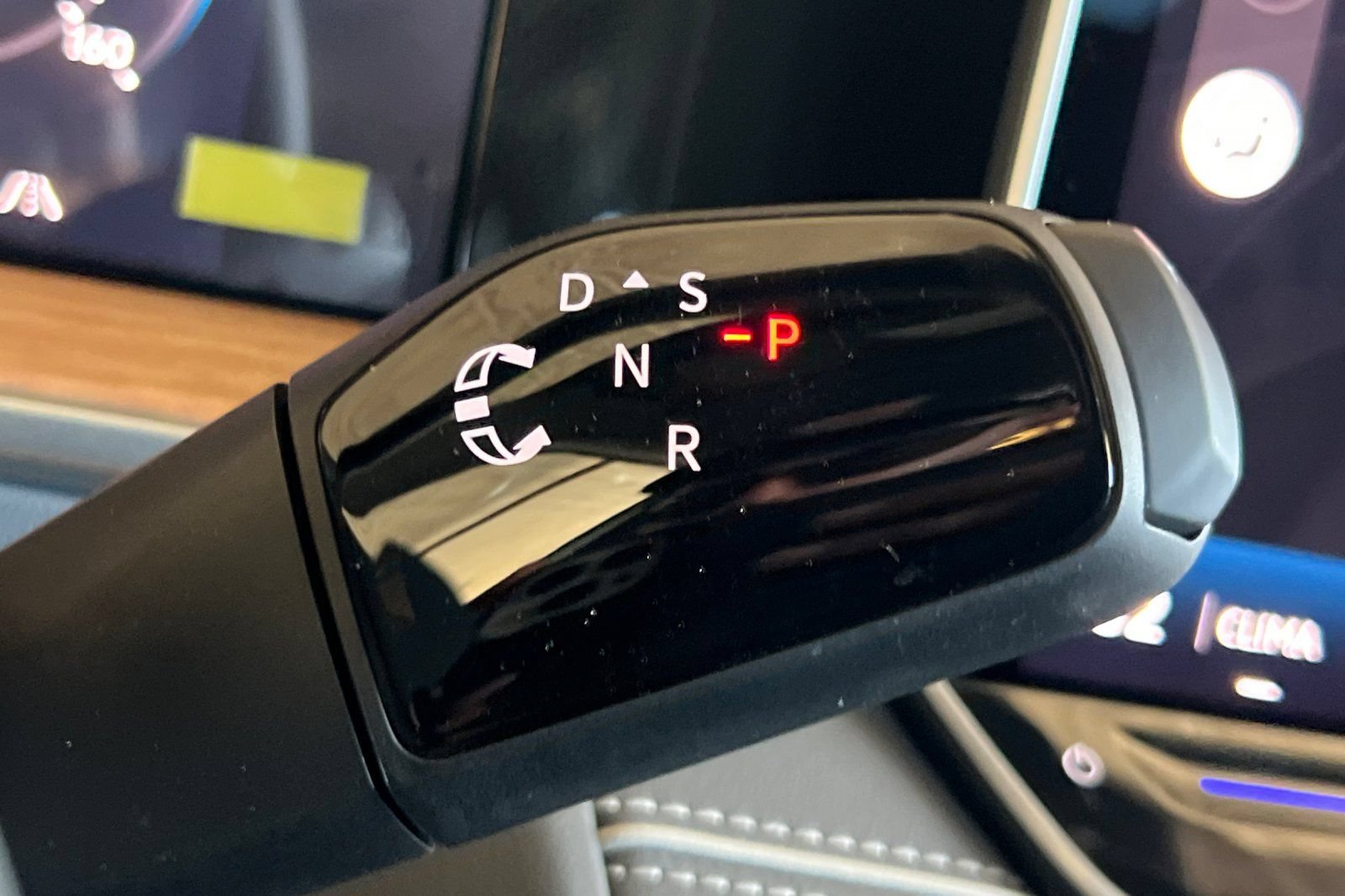 New 2026 Volkswagen Tiguan SEL R-Line AWD/4WD image 22