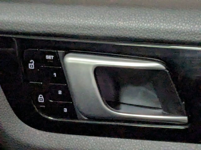 Used 2019 Porsche Cayenne image 11