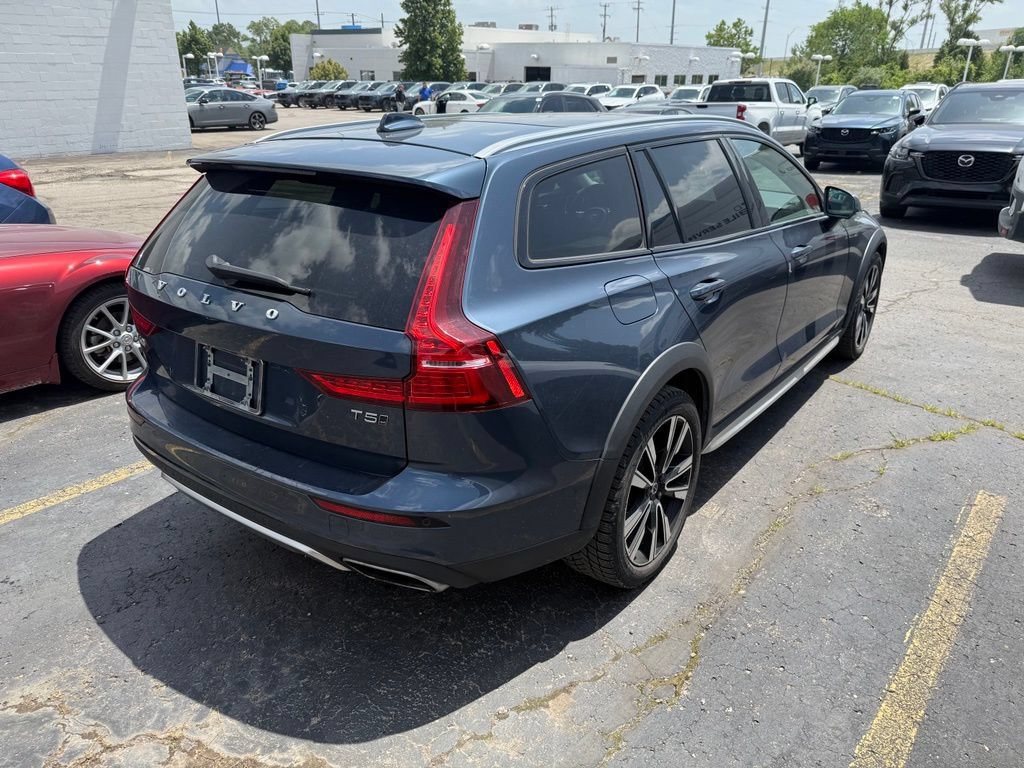 Used 2020 Volvo V60 T5 Cross Country AWD/4WD image 3