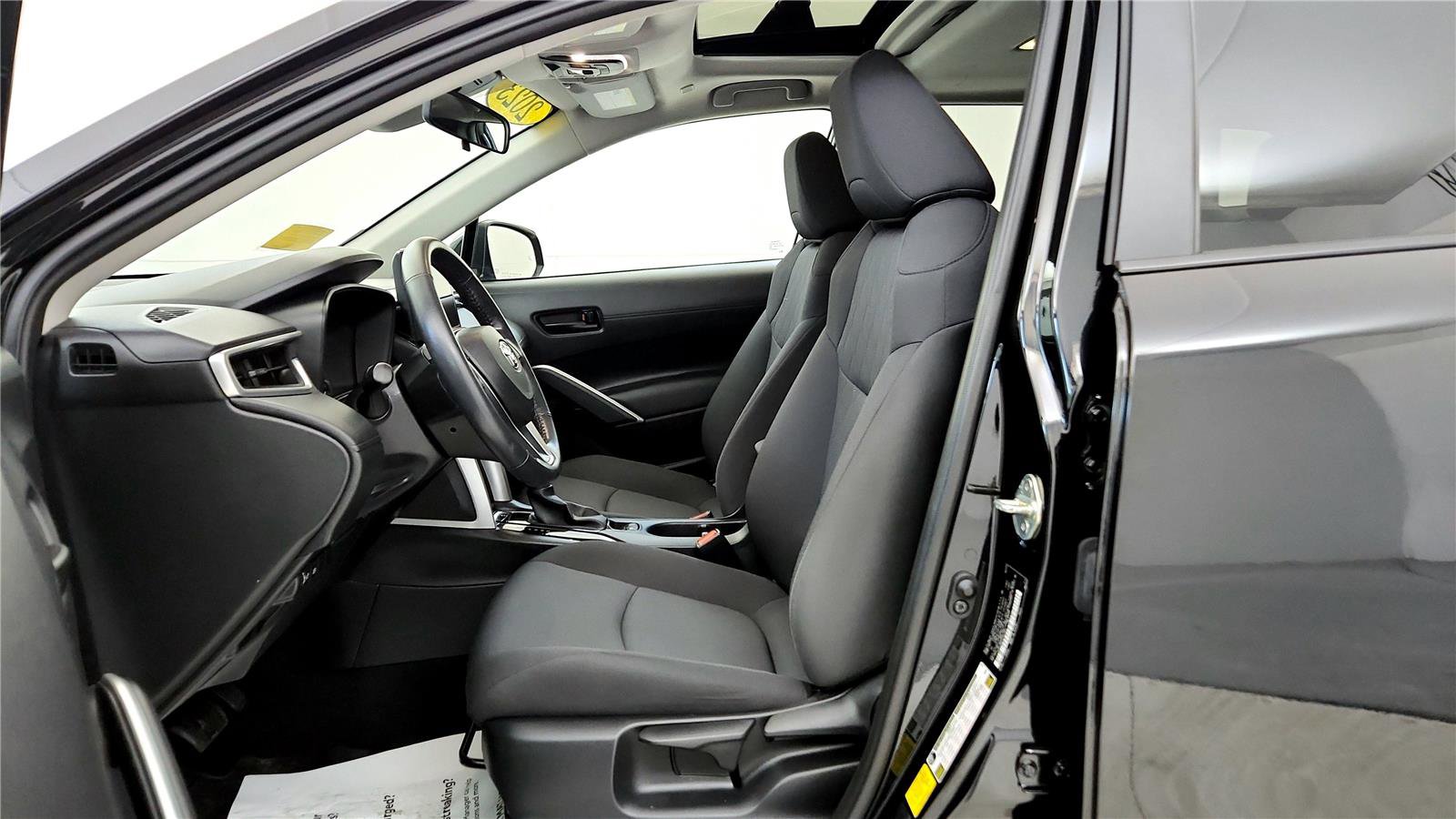 Used 2023 Toyota Corolla Cross LE w/ Moonroof Package image 25