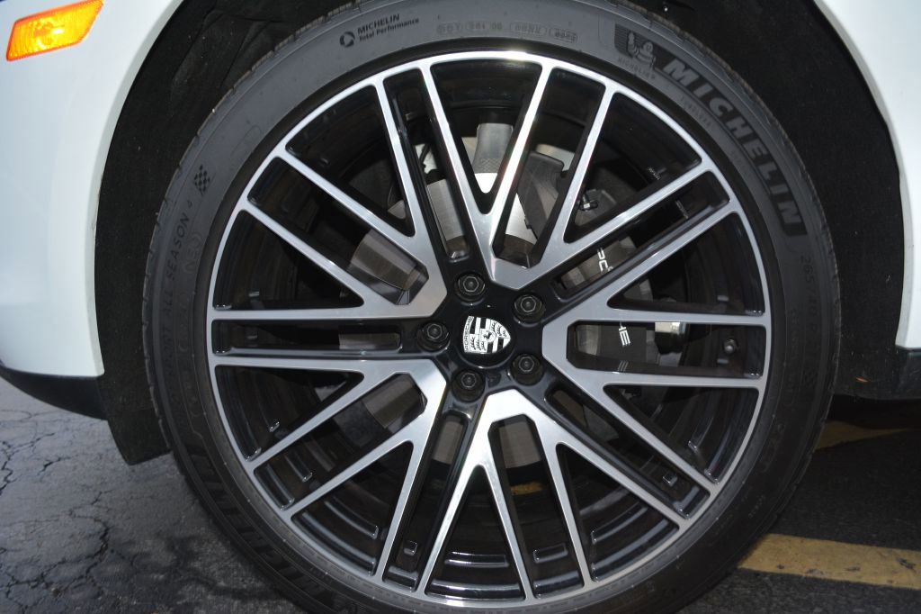 Used 2025 Porsche Macan Turbo image 7