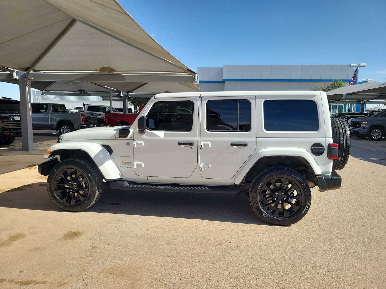 Used 2022 Jeep Wrangler Unlimited Sahara AWD/4WD image 5