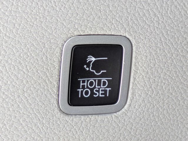 Certified 2023 Jeep Wagoneer Series III w/ Convenience Group I RWD image 13