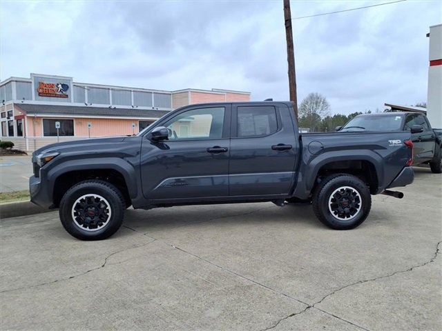 Used 2024 Toyota Tacoma 4x4 Double Cab image 2