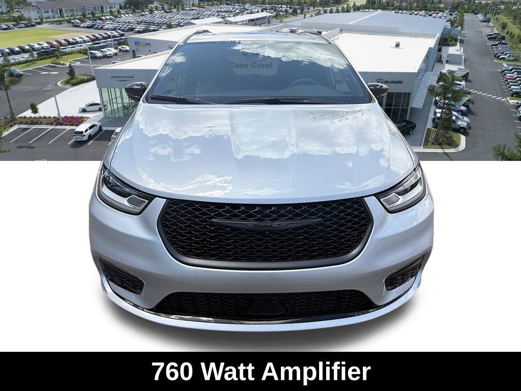 New 2026 Chrysler Pacifica Limited w/ Uconnect Theater Family Group FWD image 9