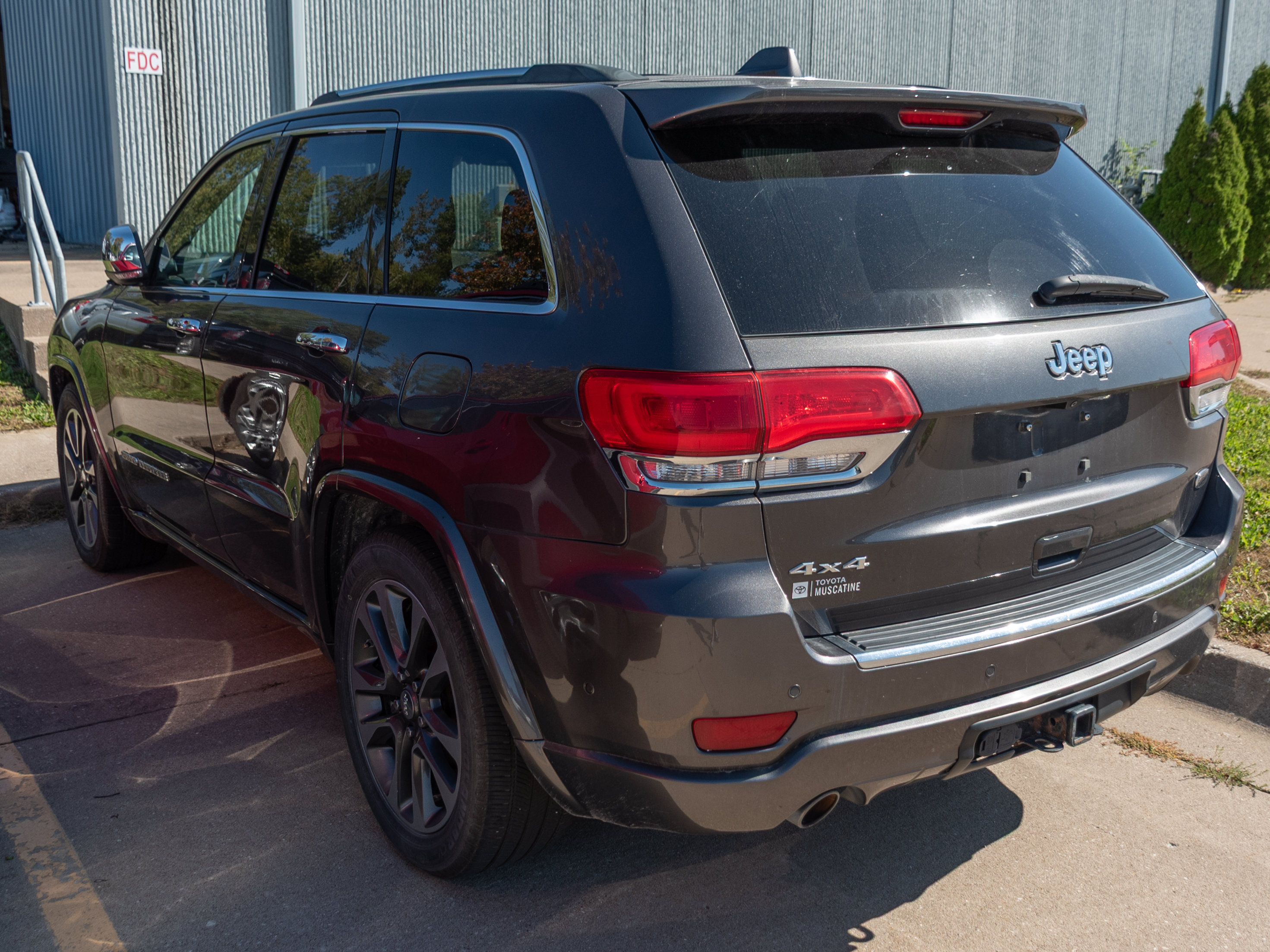 Used 2018 Jeep Grand Cherokee Overland AWD/4WD image 5