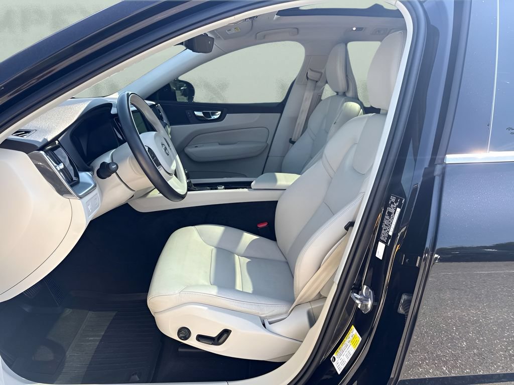 Used 2018 Volvo XC60 T6 Momentum w/ Convenience Package AWD/4WD image 9