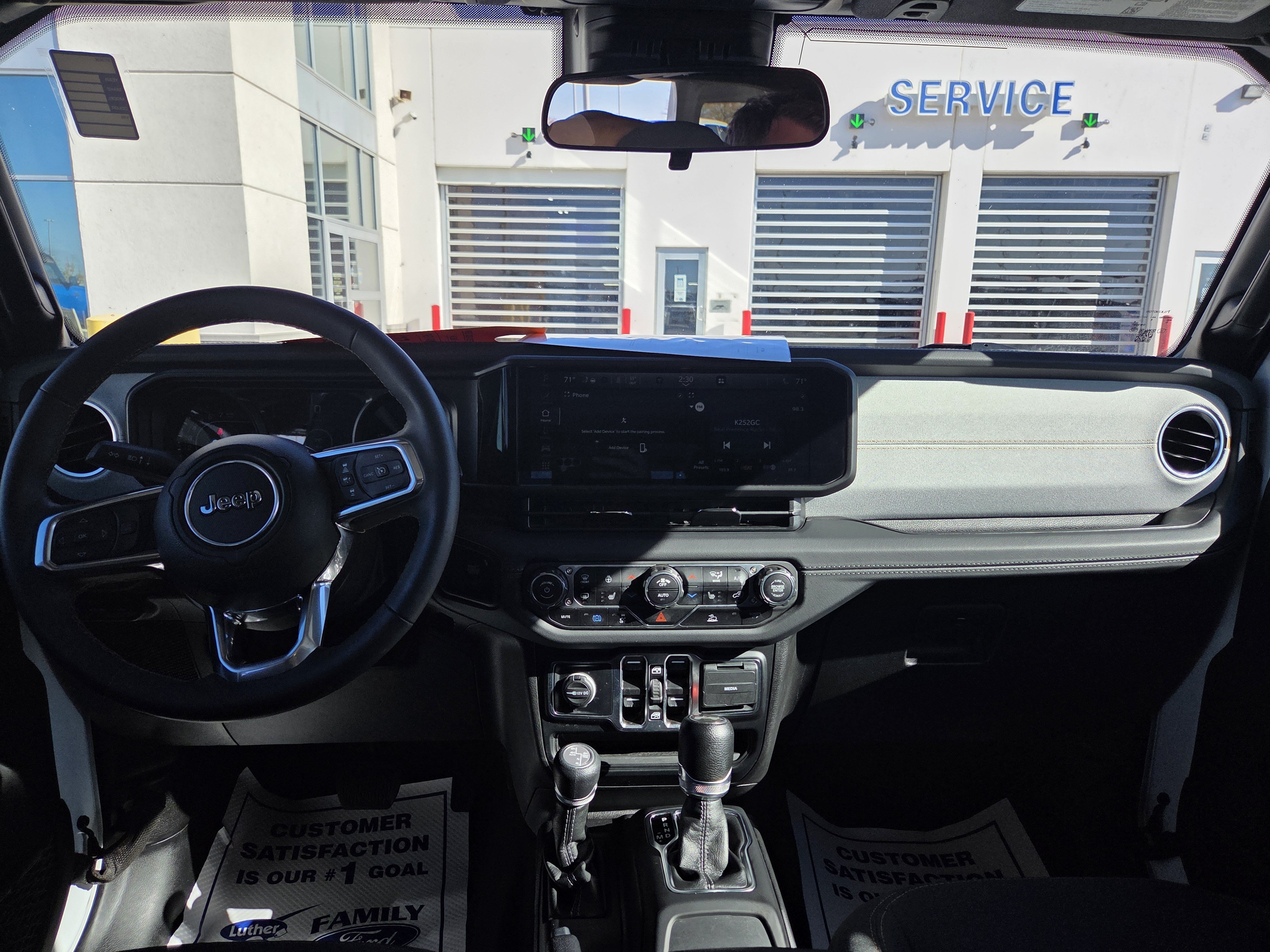 Used 2024 Jeep Wrangler Unlimited Sahara AWD/4WD image 13