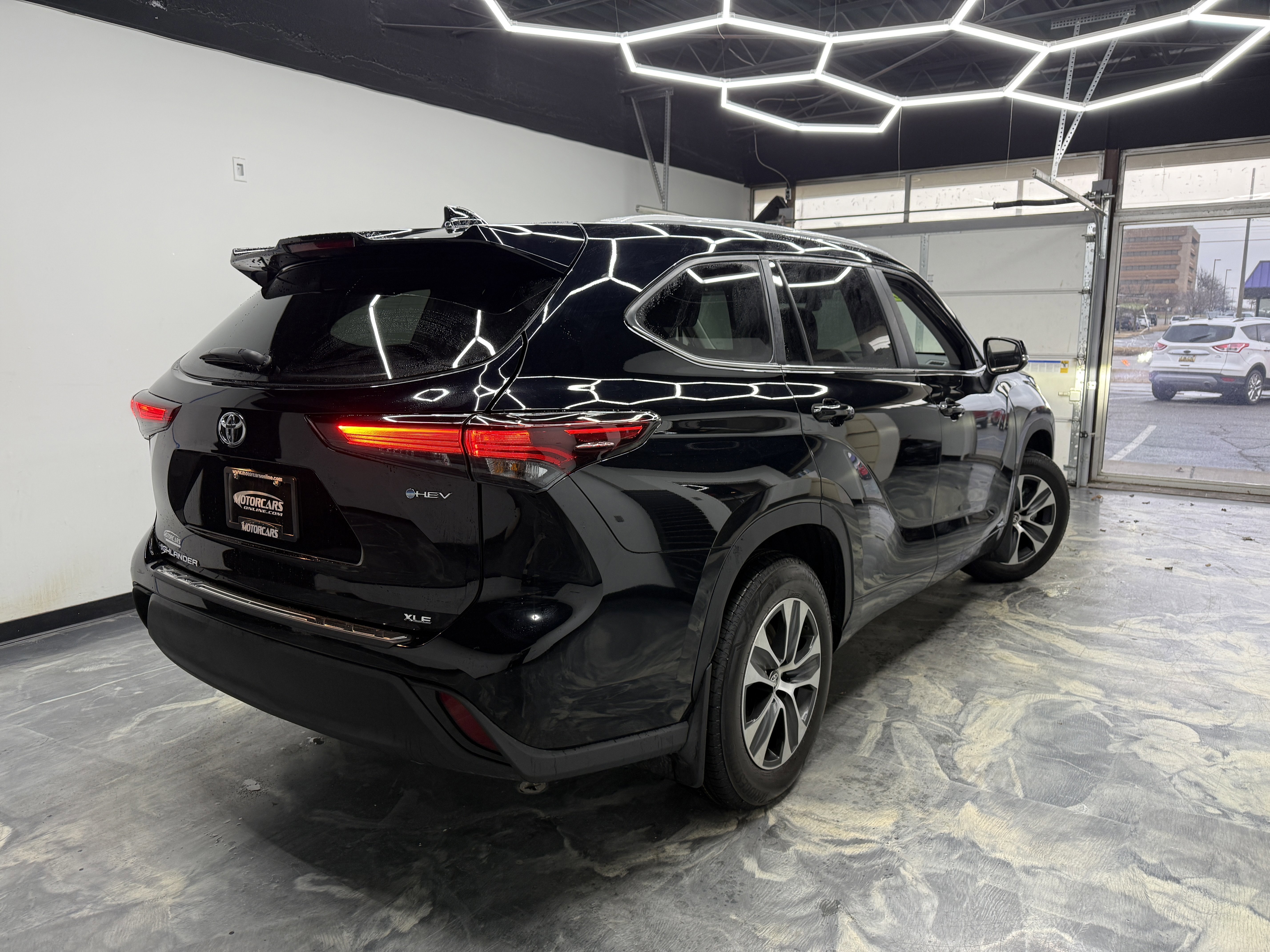 Used 2026 Toyota Highlander XLE image 3