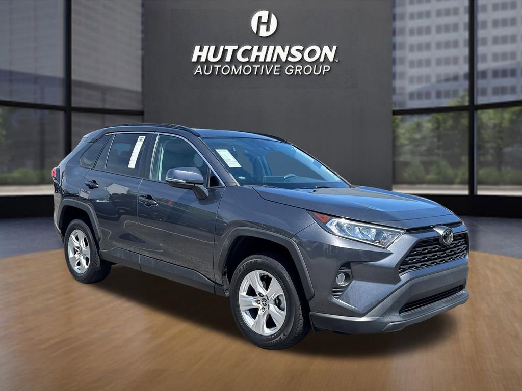 Used 2021 Toyota RAV4 XLE w/ Convenience Package FWD image 1