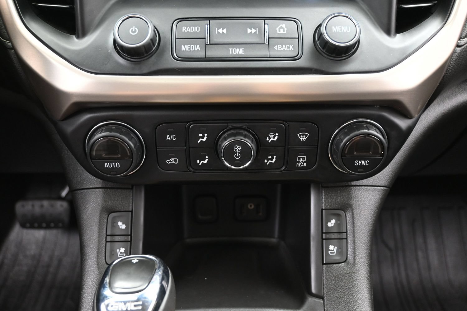 Used 2017 GMC Acadia Denali w/ Technology Package FWD image 35