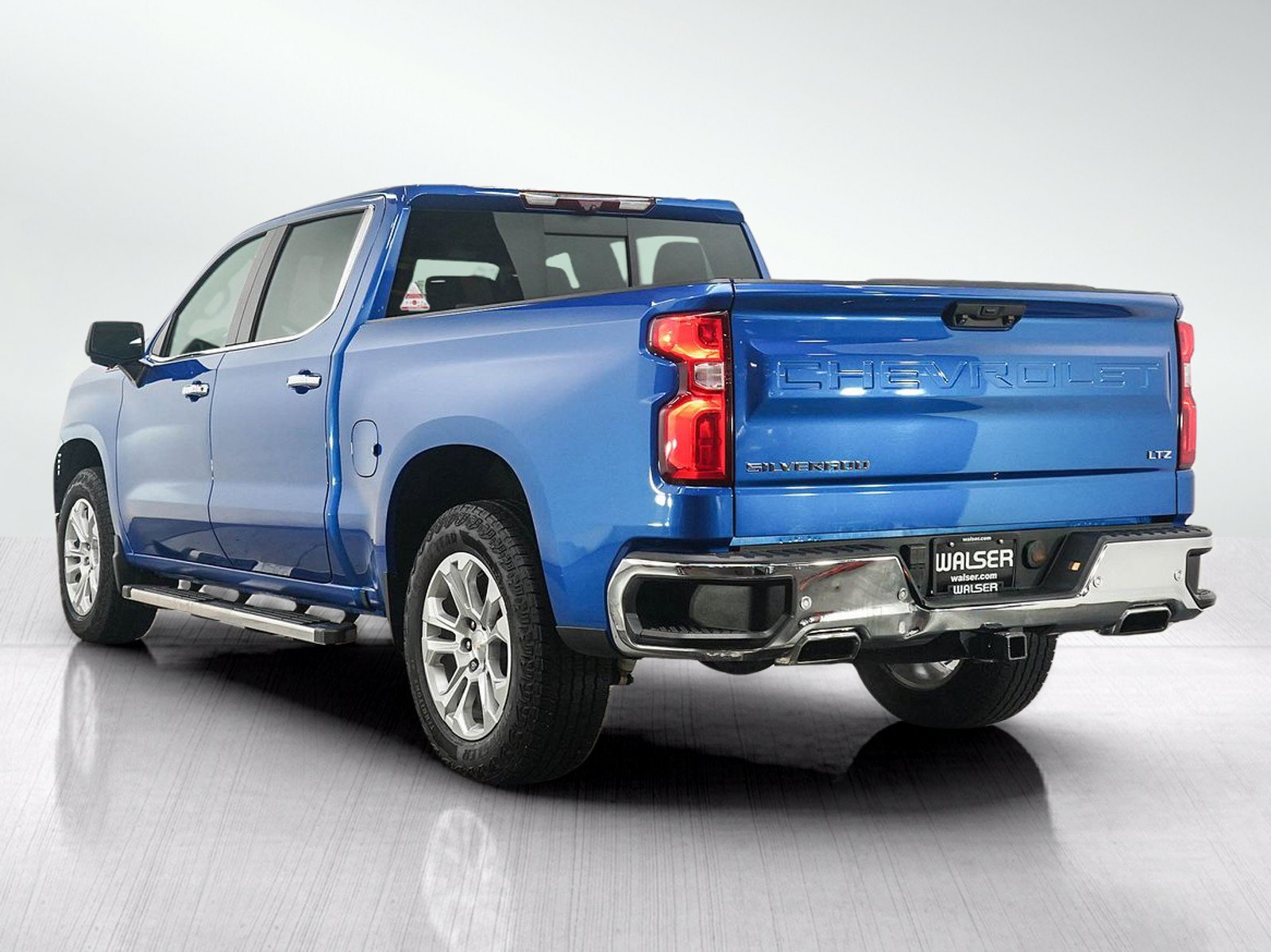Used 2022 Chevrolet Silverado 1500 LTZ w/ Technology Package AWD/4WD image 3