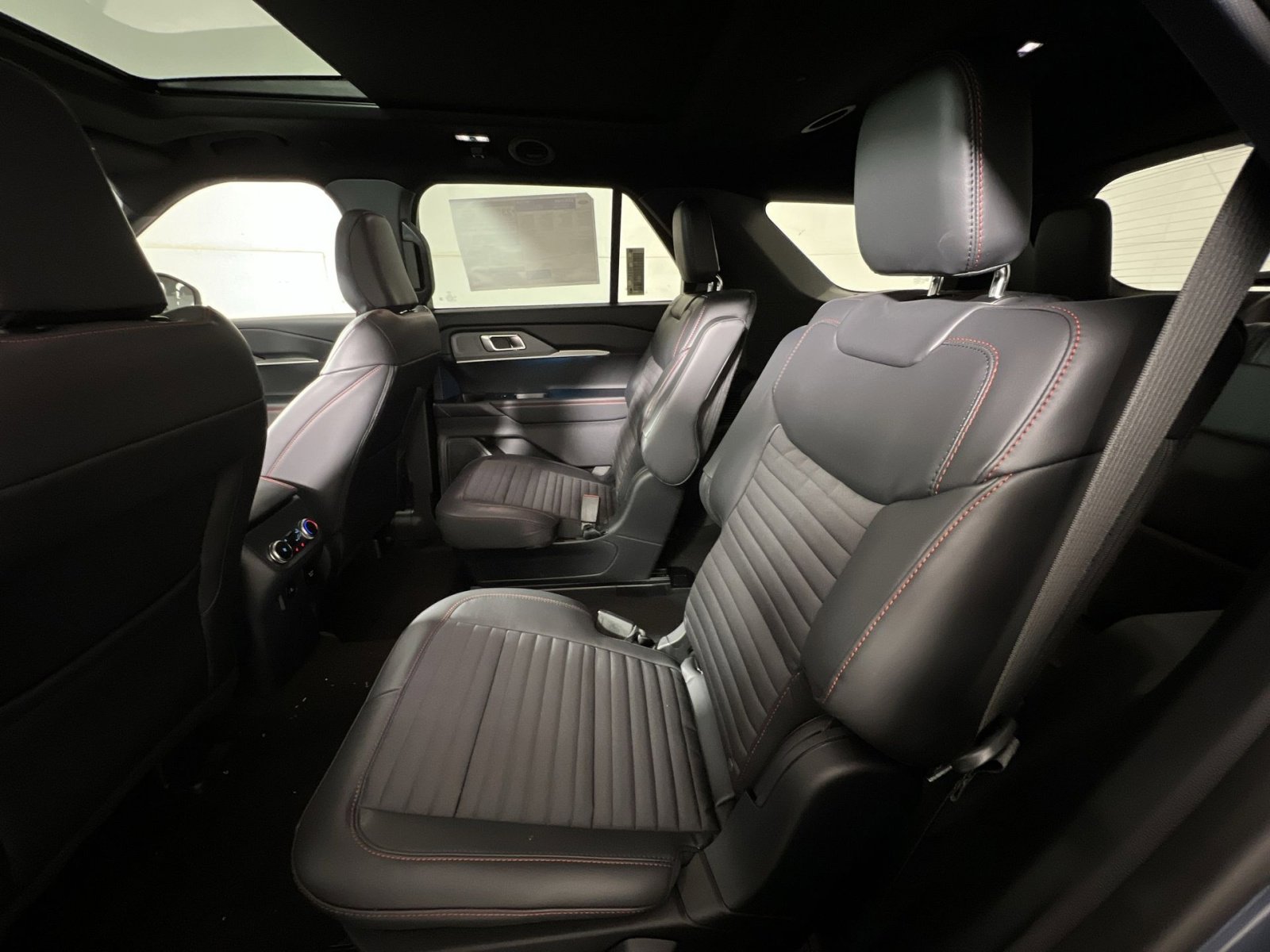 New 2026 Ford Explorer ST-Line w/ ST-Line Street Pack image 25