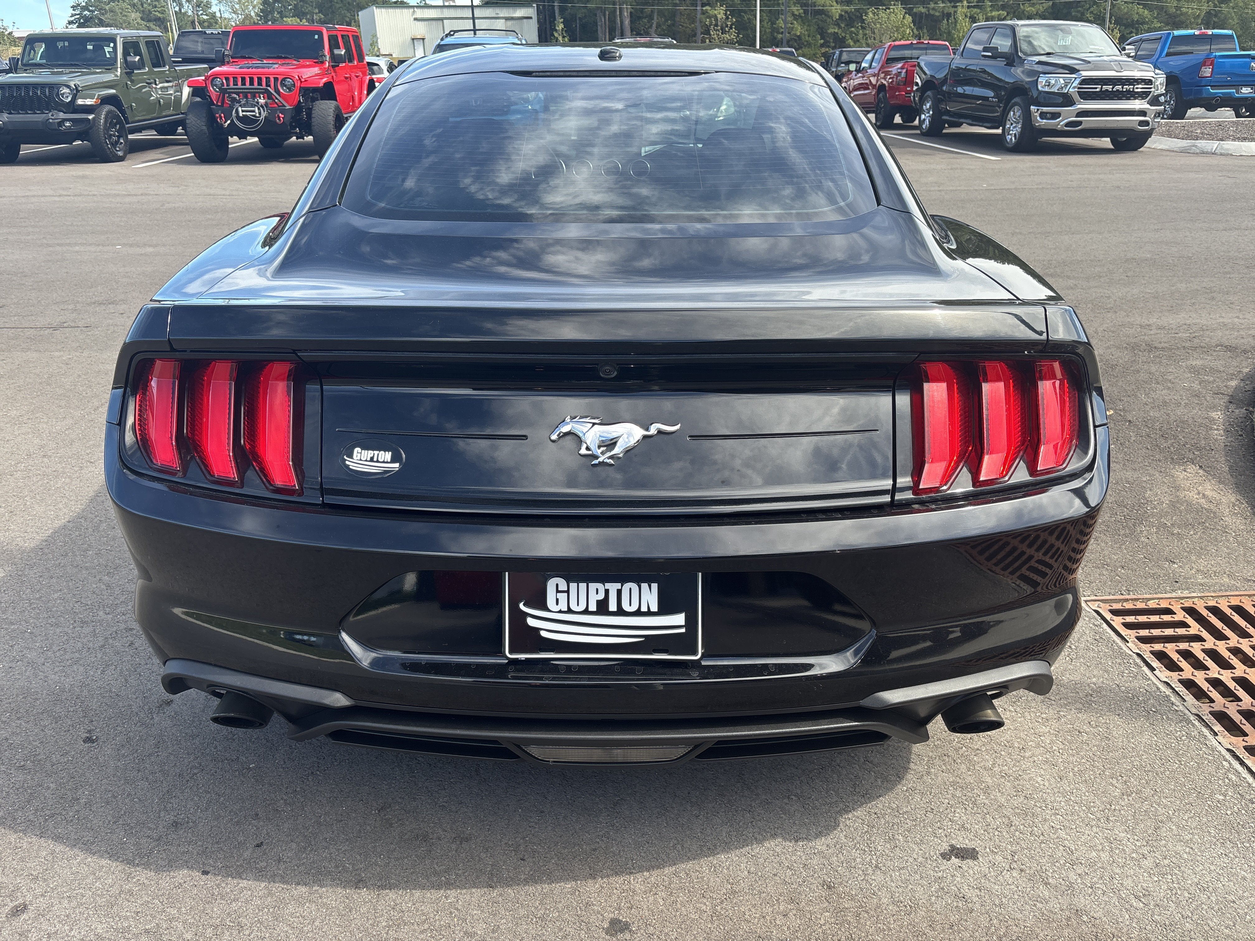 Used 2019 Ford Mustang Coupe RWD image 4