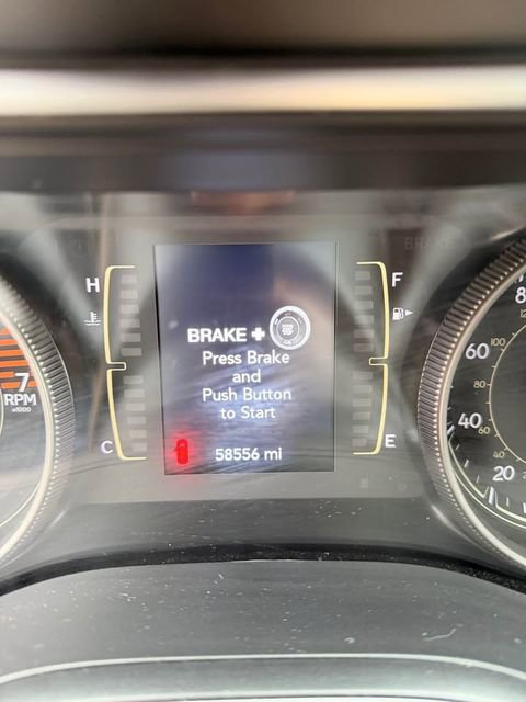 Used 2019 Jeep Cherokee Latitude Plus AWD/4WD image 4