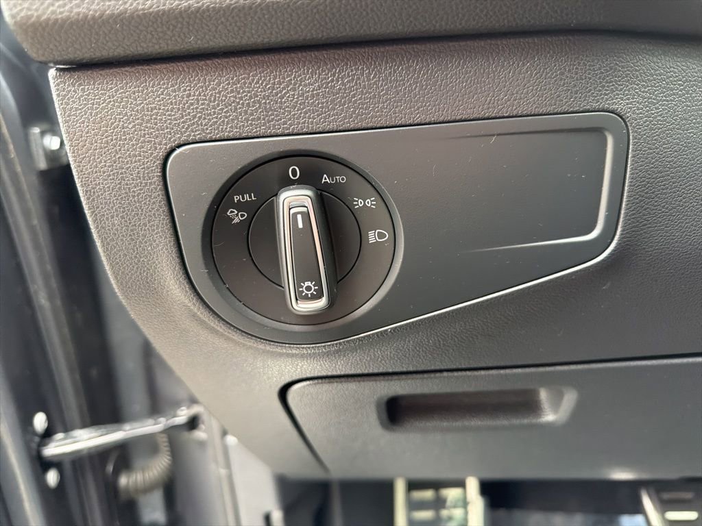 Used 2022 Volkswagen Tiguan SEL R-Line image 20