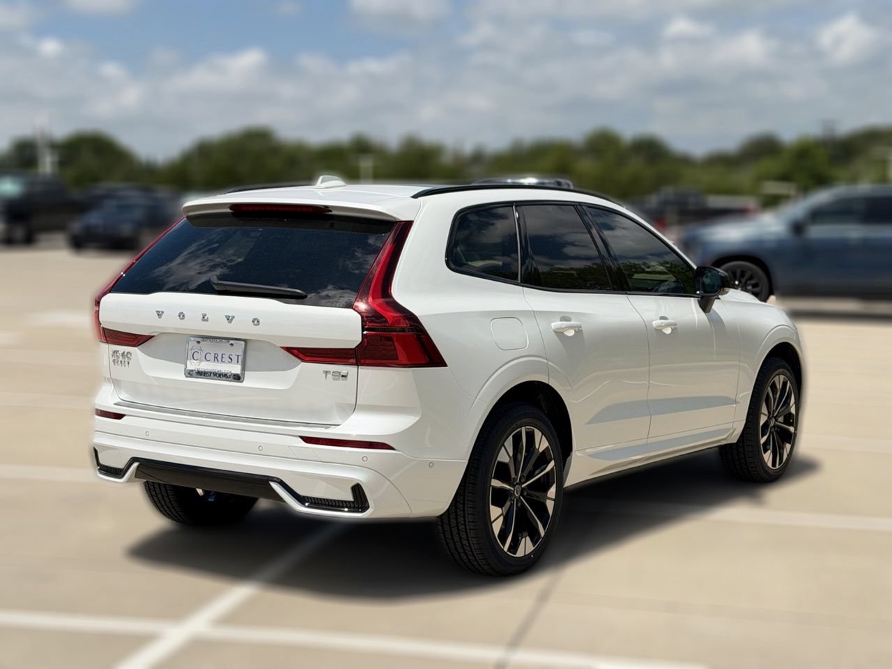 New 2026 Volvo XC60 T8 Plus w/ Climate Package PRO AWD/4WD image 6