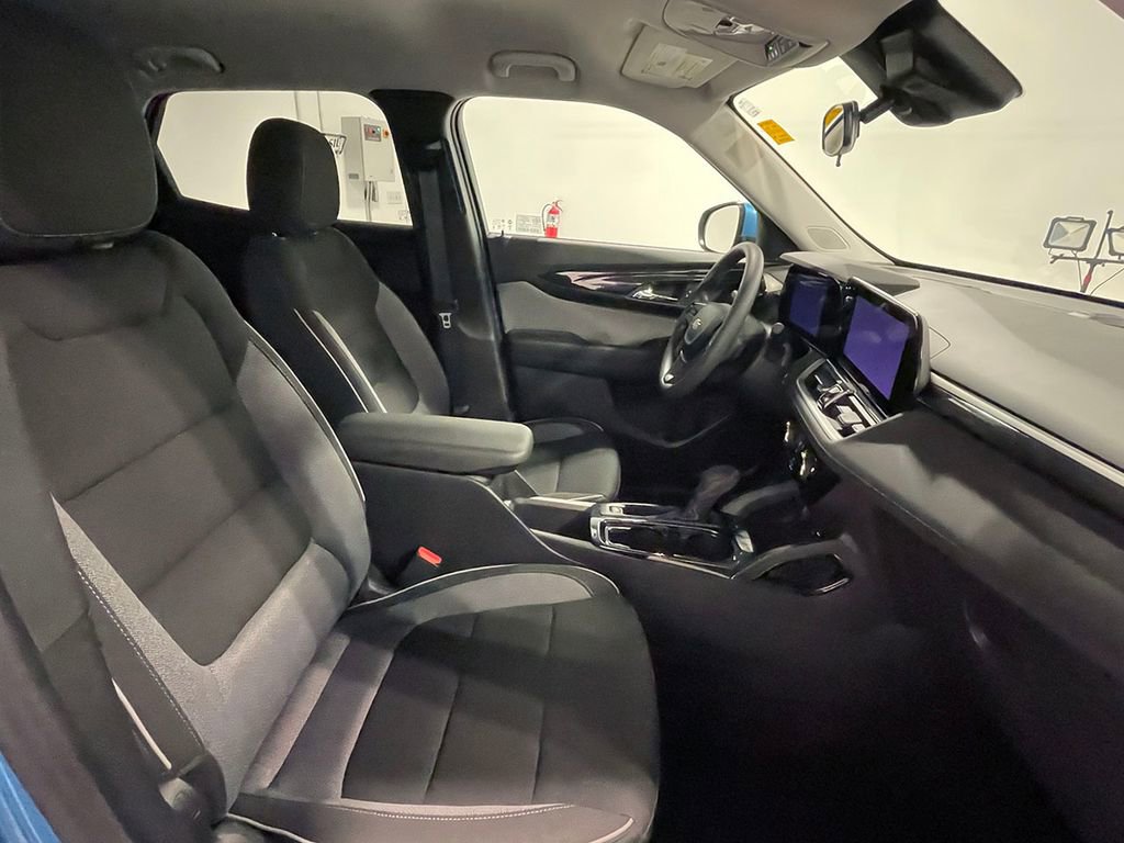 Used 2025 Chevrolet TrailBlazer LT AWD/4WD image 25
