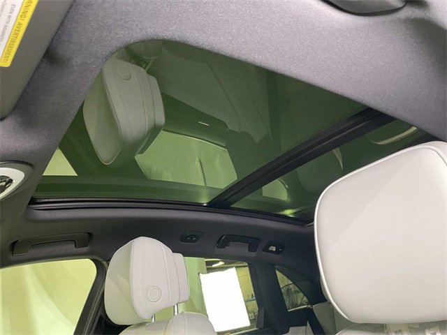 New 2026 Porsche Macan image 18