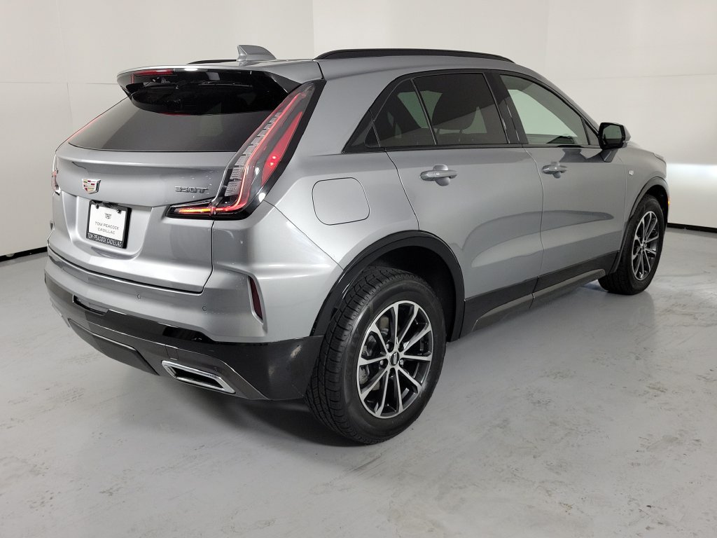 Used 2024 Cadillac XT4 Sport w/ Technology Package FWD image 4