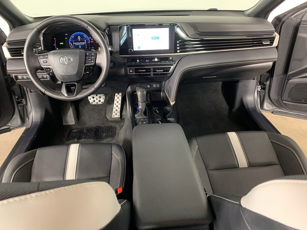 Used 2025 Toyota Camry SE image 34