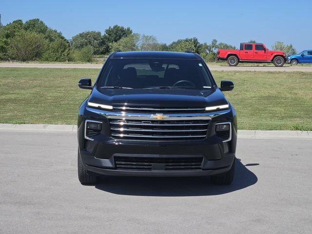 Used 2026 Chevrolet Traverse LT FWD image 2