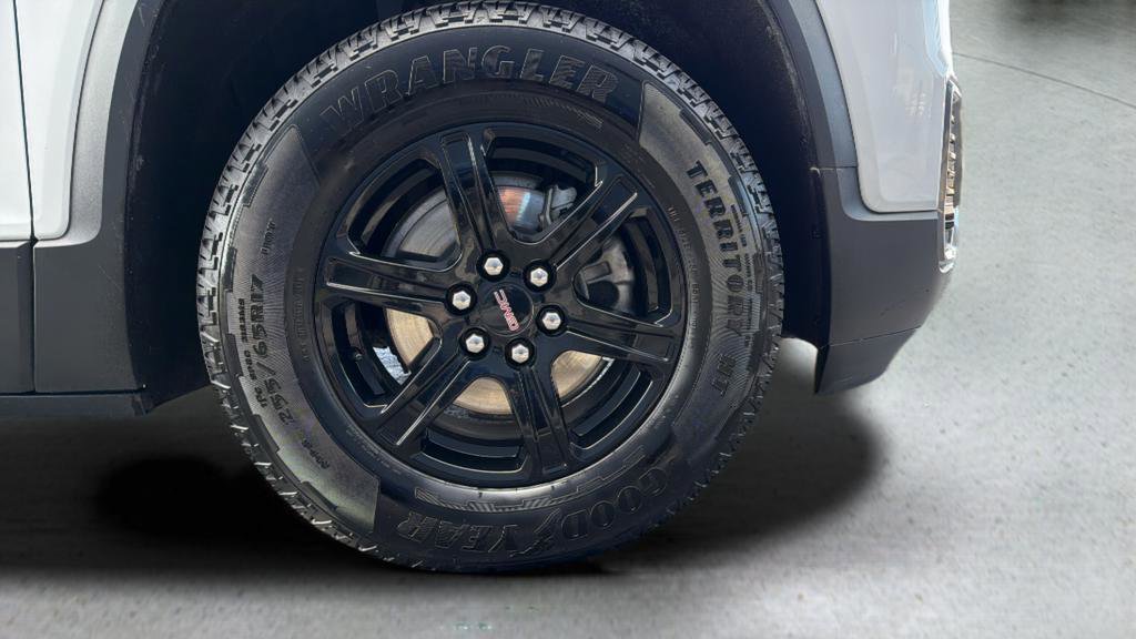 Used 2023 GMC Acadia AT4 w/ Technology Package image 12