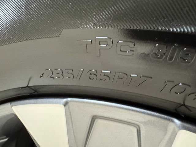 Used 2025 Chevrolet Equinox LT FWD image 24