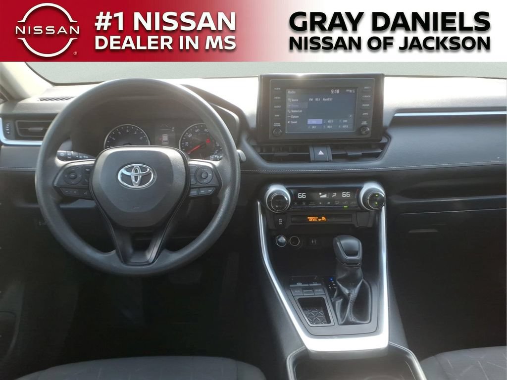 Used 2019 Toyota RAV4 XLE FWD image 9