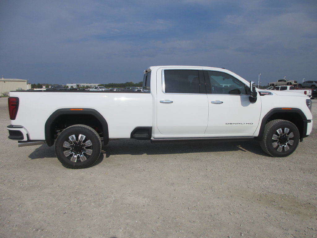 New 2026 GMC Sierra 3500 Denali w/ Denali Reserve Package AWD/4WD image 3