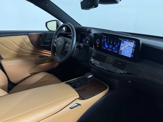 Used 2022 Lexus LS 500 w/ Accessory Package (Z2) RWD image 18