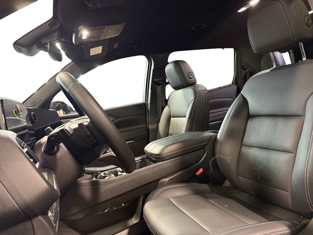 Used 2025 Chevrolet Traverse LT w/ Enhanced Driving Package AWD/4WD image 14