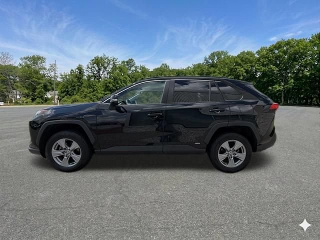 Used 2022 Toyota RAV4 XLE AWD/4WD image 5