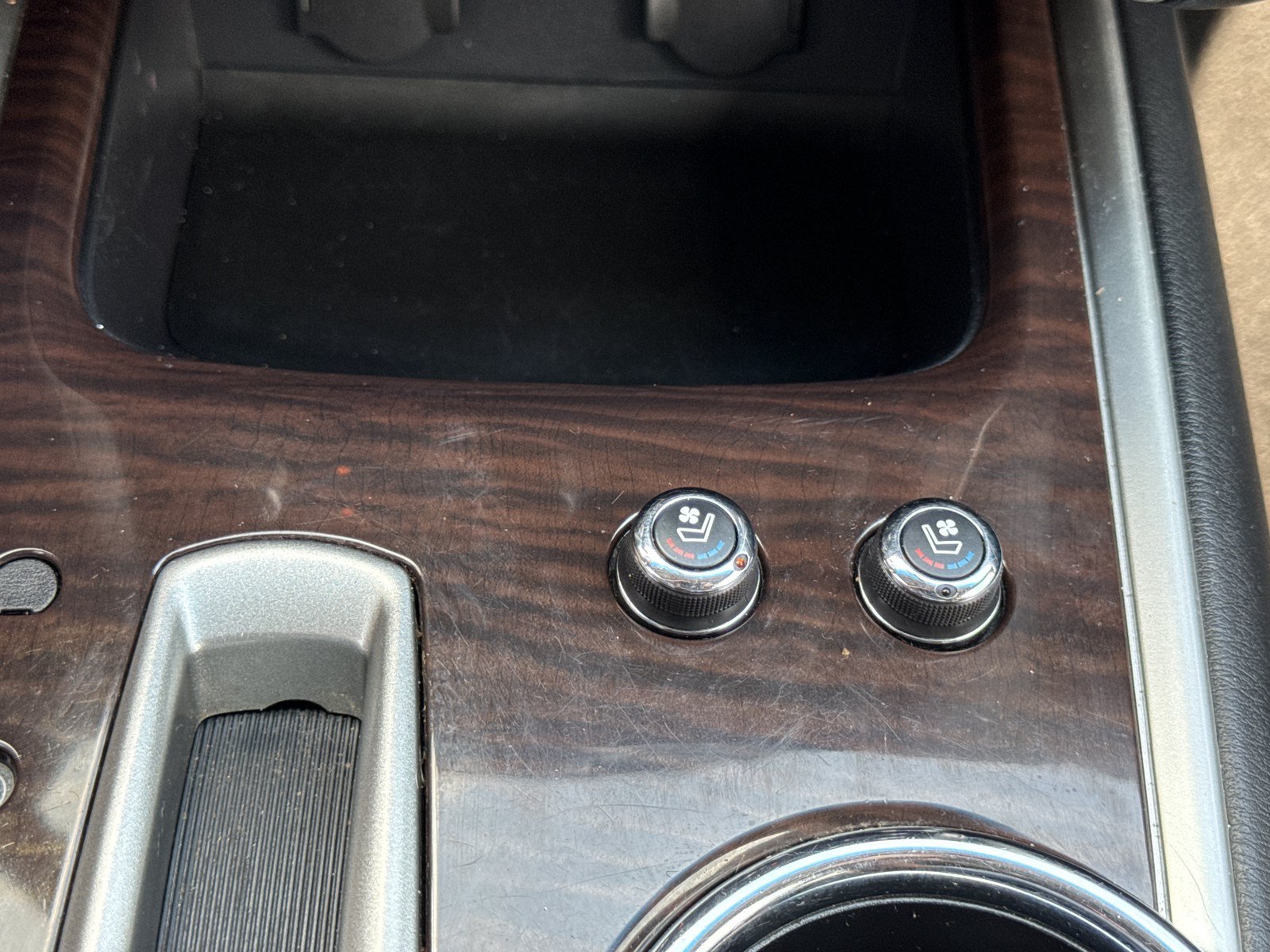 Used 2015 Nissan Pathfinder Platinum FWD image 31