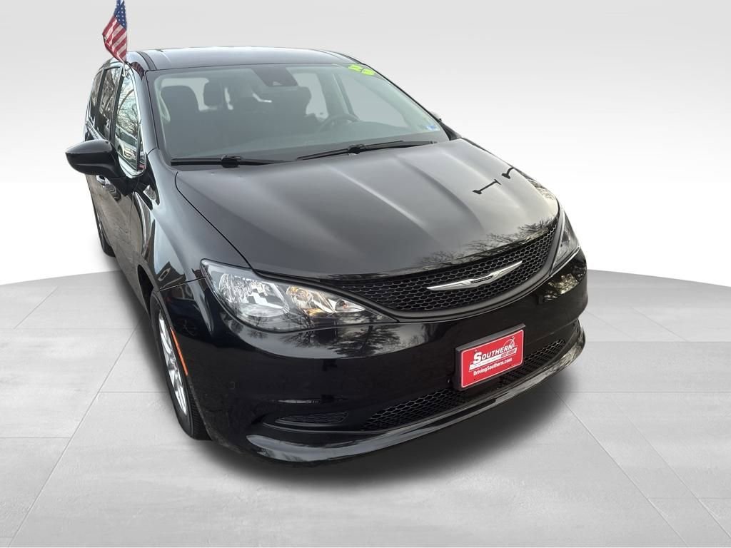 Used 2023 Chrysler Voyager LX image 30